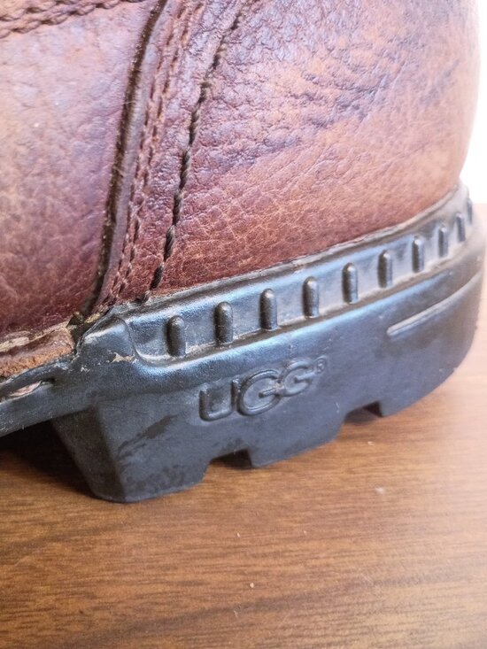 UGG Hartsville Men\'s Sz 12 US/45.5 EU Pull-on Boot Leather & Suede w Sheepskin main image 5